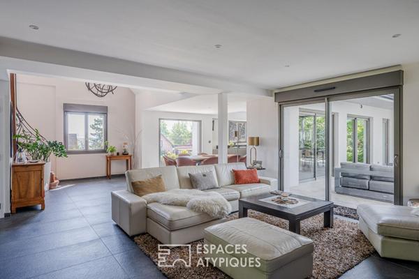 Propriété de caractère avec extension contemporaine et piscine