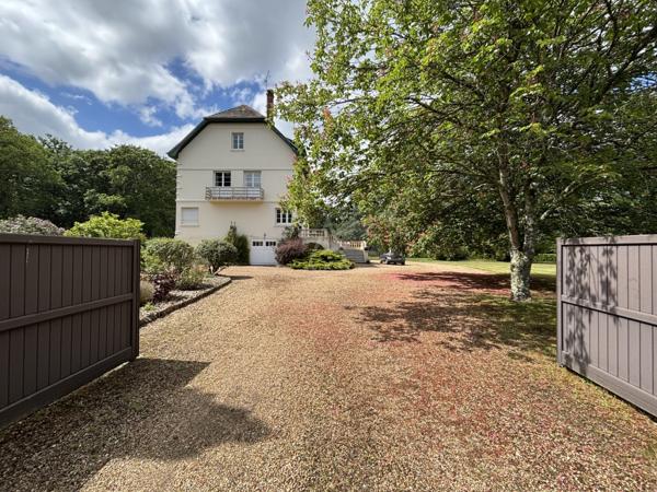 PROPRIETE BOURGEOISE/  PARC DE 1.7 ha/ 320 m² habitable