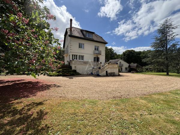 PROPRIETE BOURGEOISE/  PARC DE 1.7 ha/ 320 m² habitable