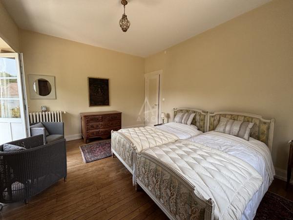 PROPRIETE BOURGEOISE/  PARC DE 1.7 ha/ 320 m² habitable