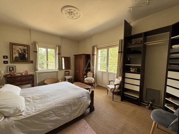 PROPRIETE BOURGEOISE/  PARC DE 1.7 ha/ 320 m² habitable