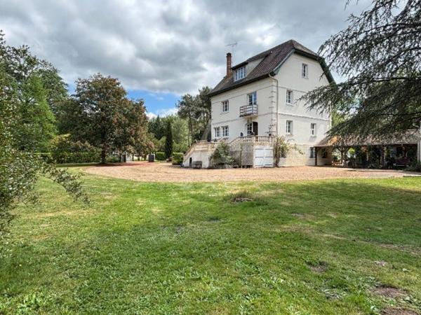 PROPRIETE BOURGEOISE/  PARC DE 1.7 ha/ 320 m² habitable