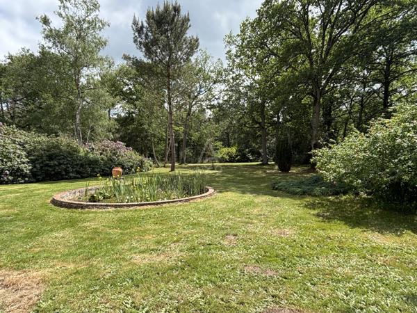 PROPRIETE BOURGEOISE/  PARC DE 1.7 ha/ 320 m² habitable