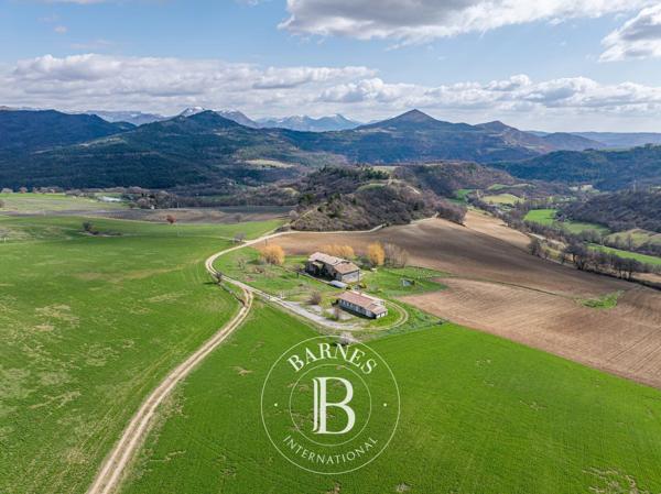 Digne-les-Bains, Propriété 3 Chambres -  340 m² à vendre