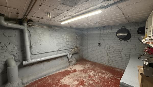 Maison individuelle de caractère avec dépendance indépendante, garage et 4 stationnements