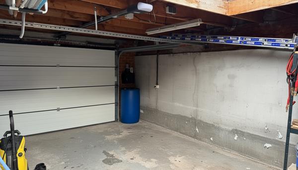 Maison individuelle de caractère avec dépendance indépendante, garage et 4 stationnements