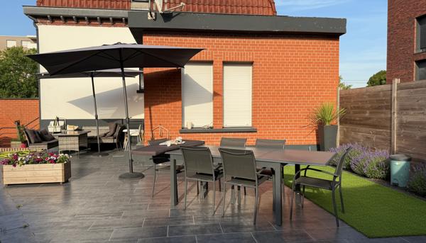 Maison individuelle de caractère avec dépendance indépendante, garage et 4 stationnements