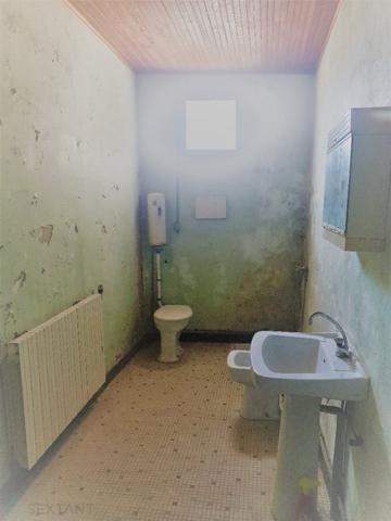 Maison de ville avec pierres de taille à flan du château de La Rochefoucauld, terrasse mitoyenne de 55m2 avec vue exceptionnelle, idéal investisseur, accompagnement pour rénovation