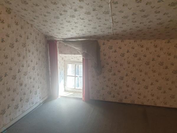 Maison de ville avec pierres de taille à flan du château de La Rochefoucauld, terrasse mitoyenne de 55m2 avec vue exceptionnelle, idéal investisseur, accompagnement pour rénovation