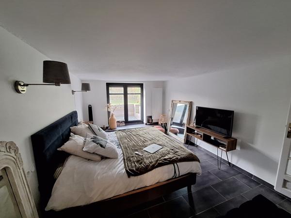 En bord de marne dans un cadre idylique JARDIN ET GARAGE