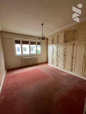 Maison mitoyenne d'un coté  avec jardin et garage.