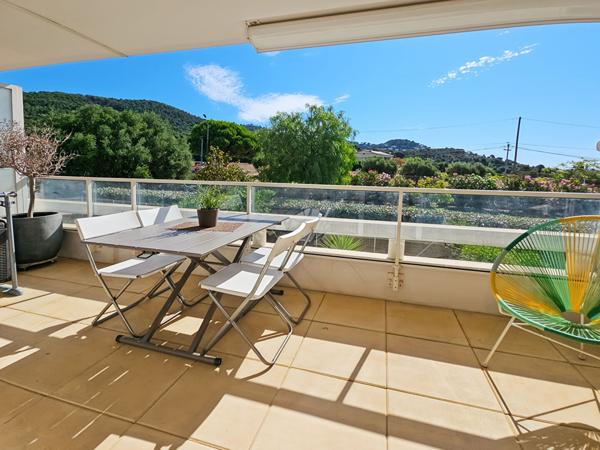 CARQUEIRANNE APPARTEMENT T2 AVEC BELLE TERRASSE ET ASCENSEUR