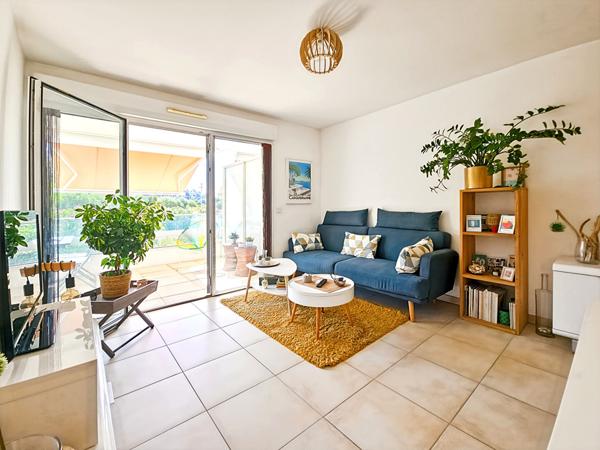 CARQUEIRANNE APPARTEMENT T2 AVEC BELLE TERRASSE ET ASCENSEUR