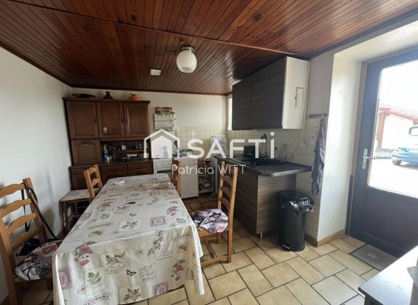 Maison de village, à rénover, proximité douane de Moniaz