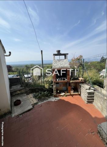 Maison de village, à rénover, proximité douane de Moniaz