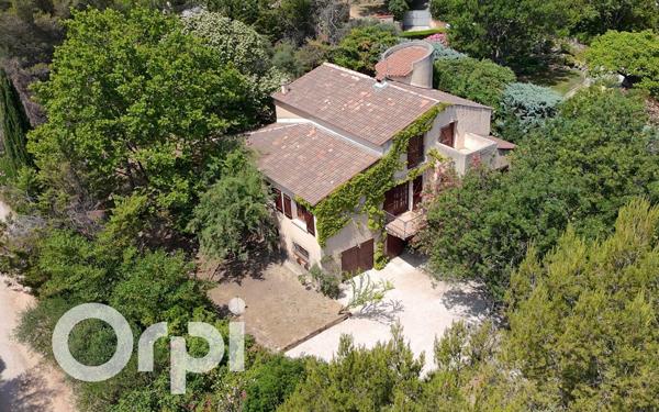 Maison à vendre    6 pièces • 208 m2 Aubagne