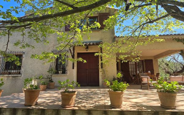 Maison à vendre    6 pièces • 208 m2 Aubagne