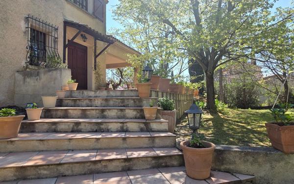 Maison à vendre    6 pièces • 208 m2 Aubagne