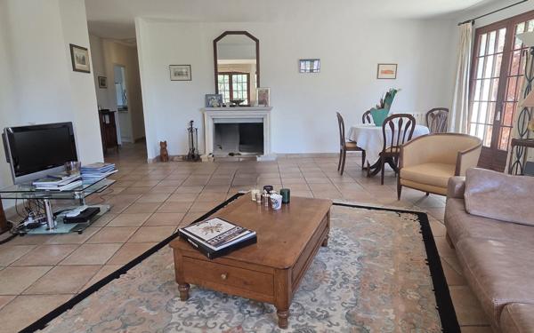 Maison à vendre    6 pièces • 208 m2 Aubagne