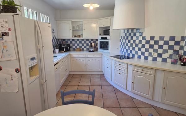 Maison à vendre    6 pièces • 208 m2 Aubagne