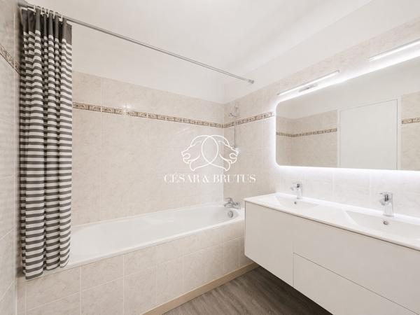 PONT EVEQUE CENTRE – T3/4 – 78m² – BALCON- CAVE – PLACE PRIVATIVE