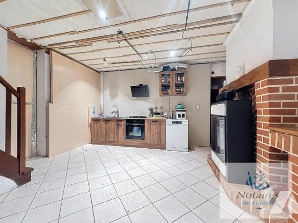 EN EXCLUSIVITE CHEZ VOTRE NOTAIRE !!

MAISON EN COURS DE RENOVATION -4 CHAMBRES -COUR - STEEN...