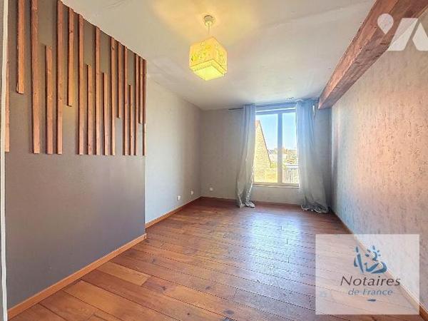 EN EXCLUSIVITE CHEZ VOTRE NOTAIRE !!

MAISON EN COURS DE RENOVATION -4 CHAMBRES -COUR - STEEN...