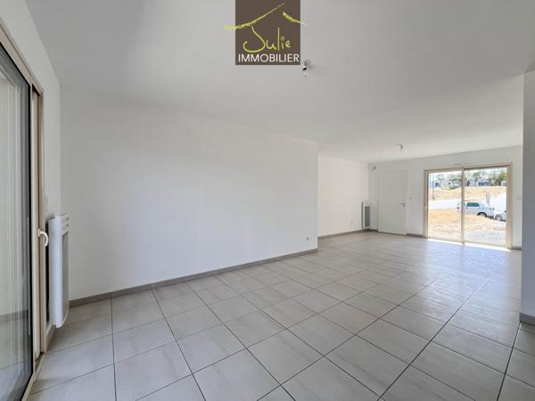 RARE - Plain-pied en centre ville de BRESSUIRE. 3 chambres.