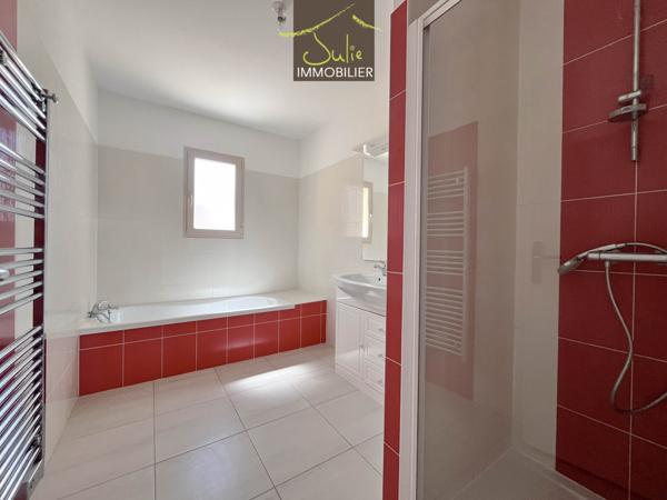 RARE - Plain-pied en centre ville de BRESSUIRE. 3 chambres.
