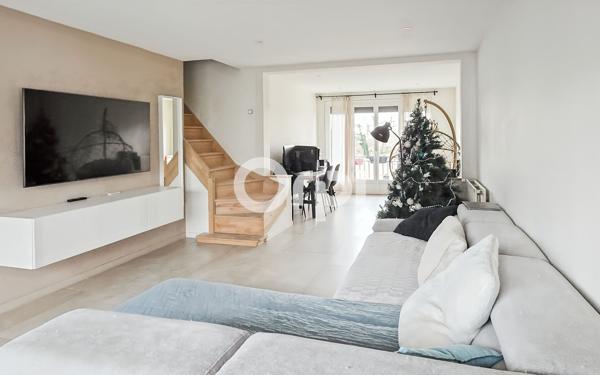 Maison à vendre    6 pièces •  Fosses