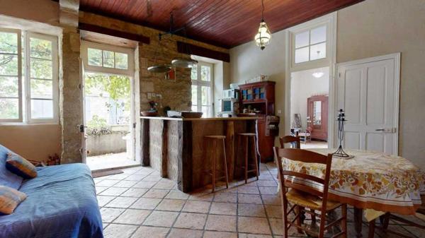 Maison ancienne - Saint-cyprien Maison au coeur d'un des plus beaux villages de France, à rénover, avec appartement indépendant et garage