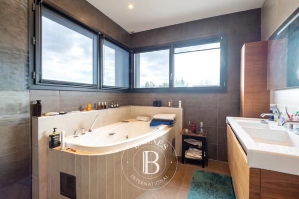 Saint-Cyr-au-Mont-d'Or, Propriété 3 Chambres -  245 m² à vendre