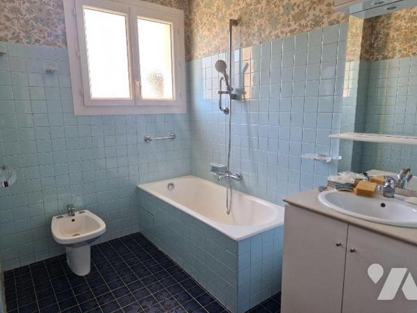 A VENDRE ,à QUIMPER dans le  quartier d'Ergué-Armel , maison de 1972 d'une surface habitable de...