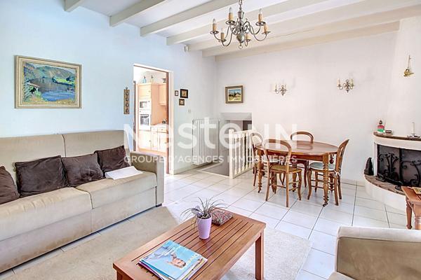 A VENDRE à LORGUES ! MAISON PROVENÇALE AVEC DÉPENDANCE, PISCINE ET VUE