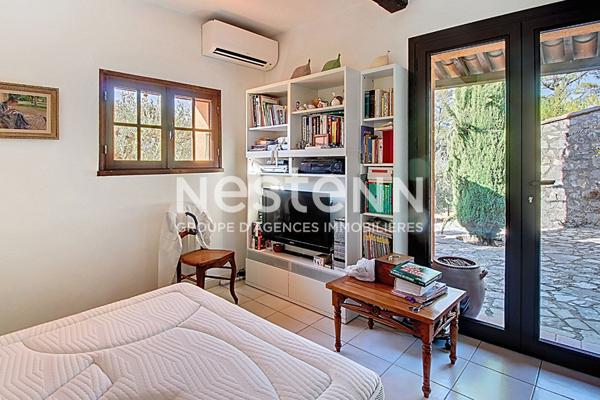 A VENDRE à LORGUES ! MAISON PROVENÇALE AVEC DÉPENDANCE, PISCINE ET VUE