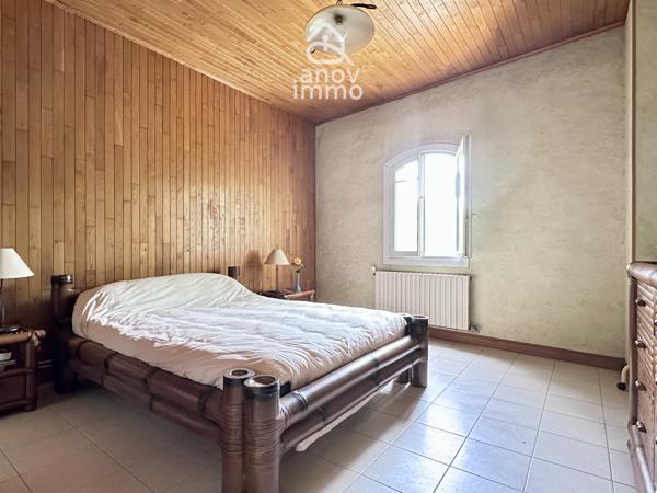 Maison
                                                                                                                                                                                                                                                                                                                        7 pièce(s)                                                                                                                                                                                                          5 chambre(s)                                                                                                                                                                                                          175  m²