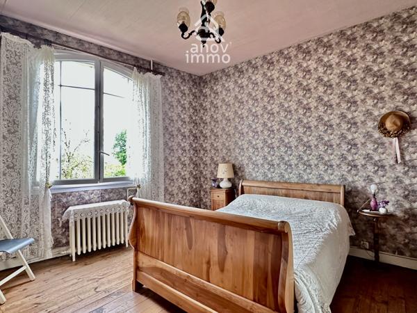 Maison
                                                                                                                                                                                                                                                                                                                        7 pièce(s)                                                                                                                                                                                                          5 chambre(s)                                                                                                                                                                                                          175  m²