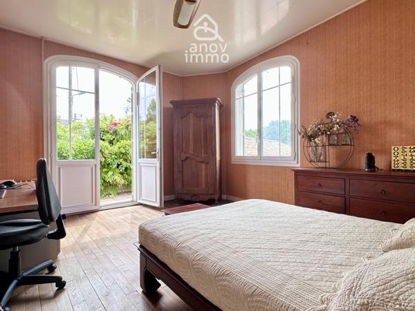 Maison
                                                                                                                                                                                                                                                                                                                        7 pièce(s)                                                                                                                                                                                                          5 chambre(s)                                                                                                                                                                                                          175  m²