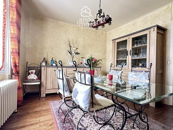 Maison
                                                                                                                                                                                                                                                                                                                        7 pièce(s)                                                                                                                                                                                                          5 chambre(s)                                                                                                                                                                                                          175  m²