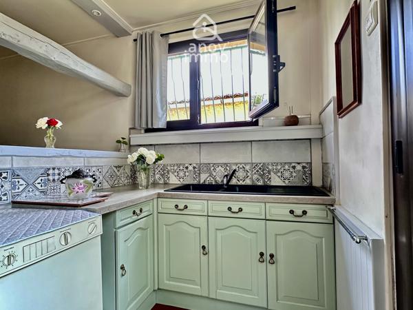 Maison
                                                                                                                                                                                                                                                                                                                        7 pièce(s)                                                                                                                                                                                                          5 chambre(s)                                                                                                                                                                                                          175  m²