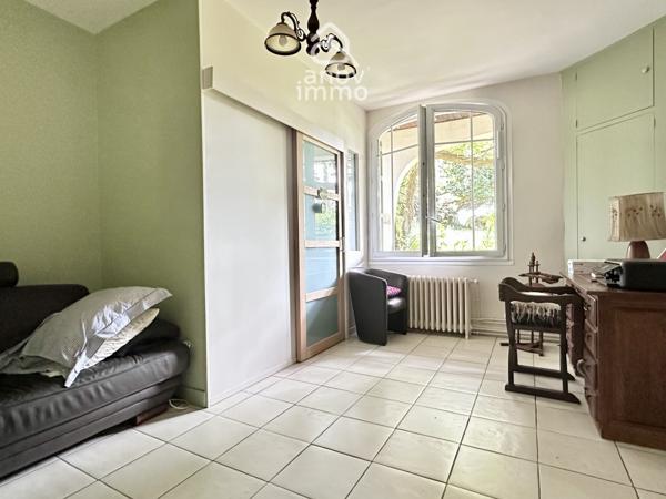 Maison
                                                                                                                                                                                                                                                                                                                        7 pièce(s)                                                                                                                                                                                                          5 chambre(s)                                                                                                                                                                                                          175  m²
