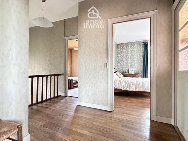 Maison
                                                                                                                                                                                                                                                                                                                        7 pièce(s)                                                                                                                                                                                                          5 chambre(s)                                                                                                                                                                                                          175  m²