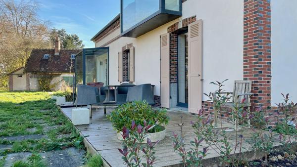 Propriete
                                                                                                                                                                                                                                                                                                                        5 pièce(s)                                                                                                                                                                                                          4 chambre(s)                                                                                                                                                                                                          175  m²