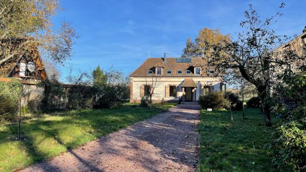Propriete
                                                                                                                                                                                                                                                                                                                        5 pièce(s)                                                                                                                                                                                                          4 chambre(s)                                                                                                                                                                                                          175  m²