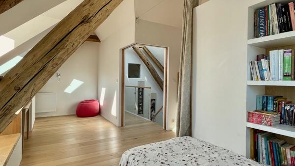 Propriete
                                                                                                                                                                                                                                                                                                                        5 pièce(s)                                                                                                                                                                                                          4 chambre(s)                                                                                                                                                                                                          175  m²