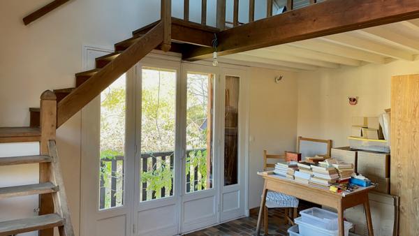 Propriete
                                                                                                                                                                                                                                                                                                                        5 pièce(s)                                                                                                                                                                                                          4 chambre(s)                                                                                                                                                                                                          175  m²