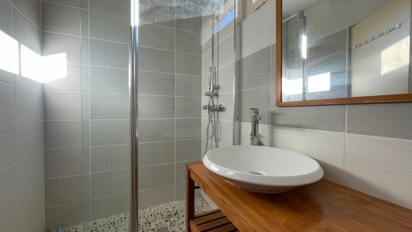 Propriete
                                                                                                                                                                                                                                                                                                                        5 pièce(s)                                                                                                                                                                                                          4 chambre(s)                                                                                                                                                                                                          175  m²
