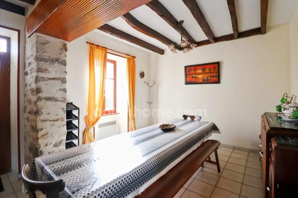 Propriété de Charme - Gîte de 103 m² - Capacité 12 personnes - 4 Chambres - Piscine et dépendances - terrain 11 500 m² environ  ARNAC LA POSTE (87)