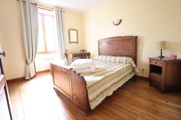 Propriété de Charme - Gîte de 103 m² - Capacité 12 personnes - 4 Chambres - Piscine et dépendances - terrain 11 500 m² environ  ARNAC LA POSTE (87)