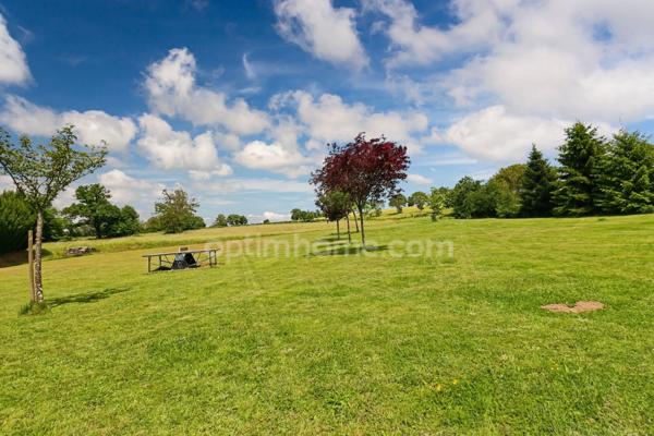 Propriété de Charme - Gîte de 103 m² - Capacité 12 personnes - 4 Chambres - Piscine et dépendances - terrain 11 500 m² environ  ARNAC LA POSTE (87)